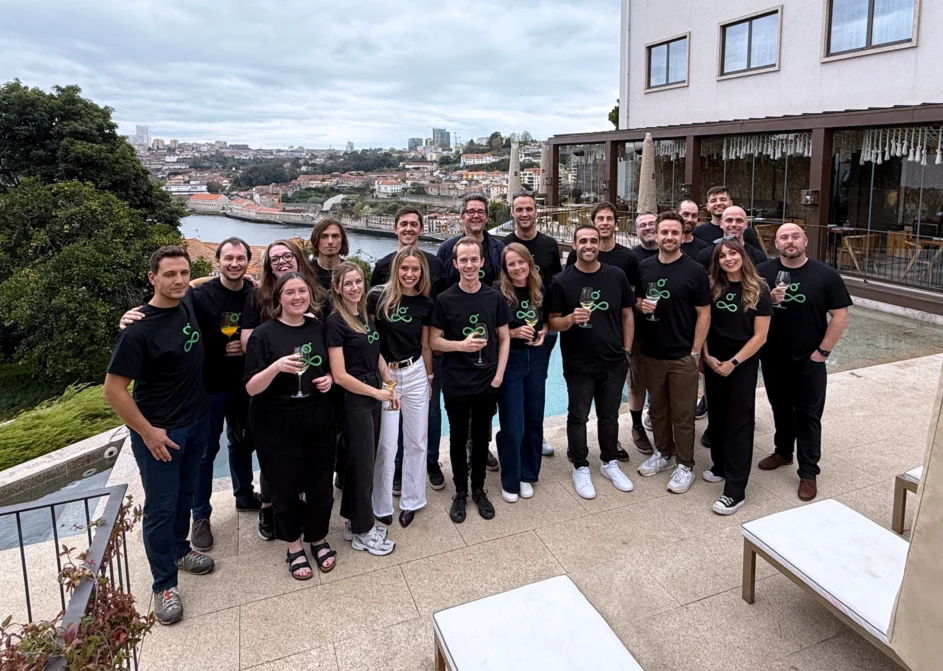 Team Guru gathered in front of a pool in Porto.